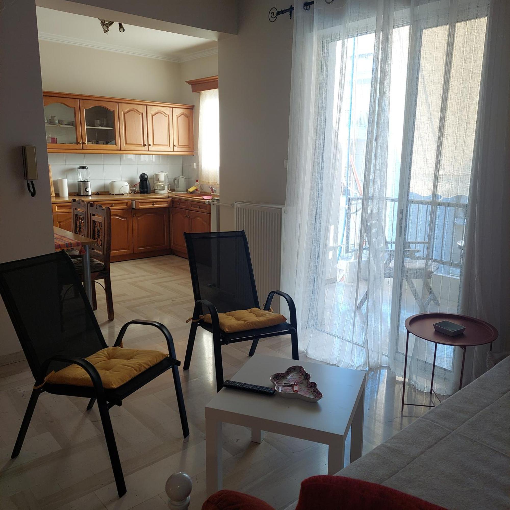 Family Apartment Патра Екстериор снимка
